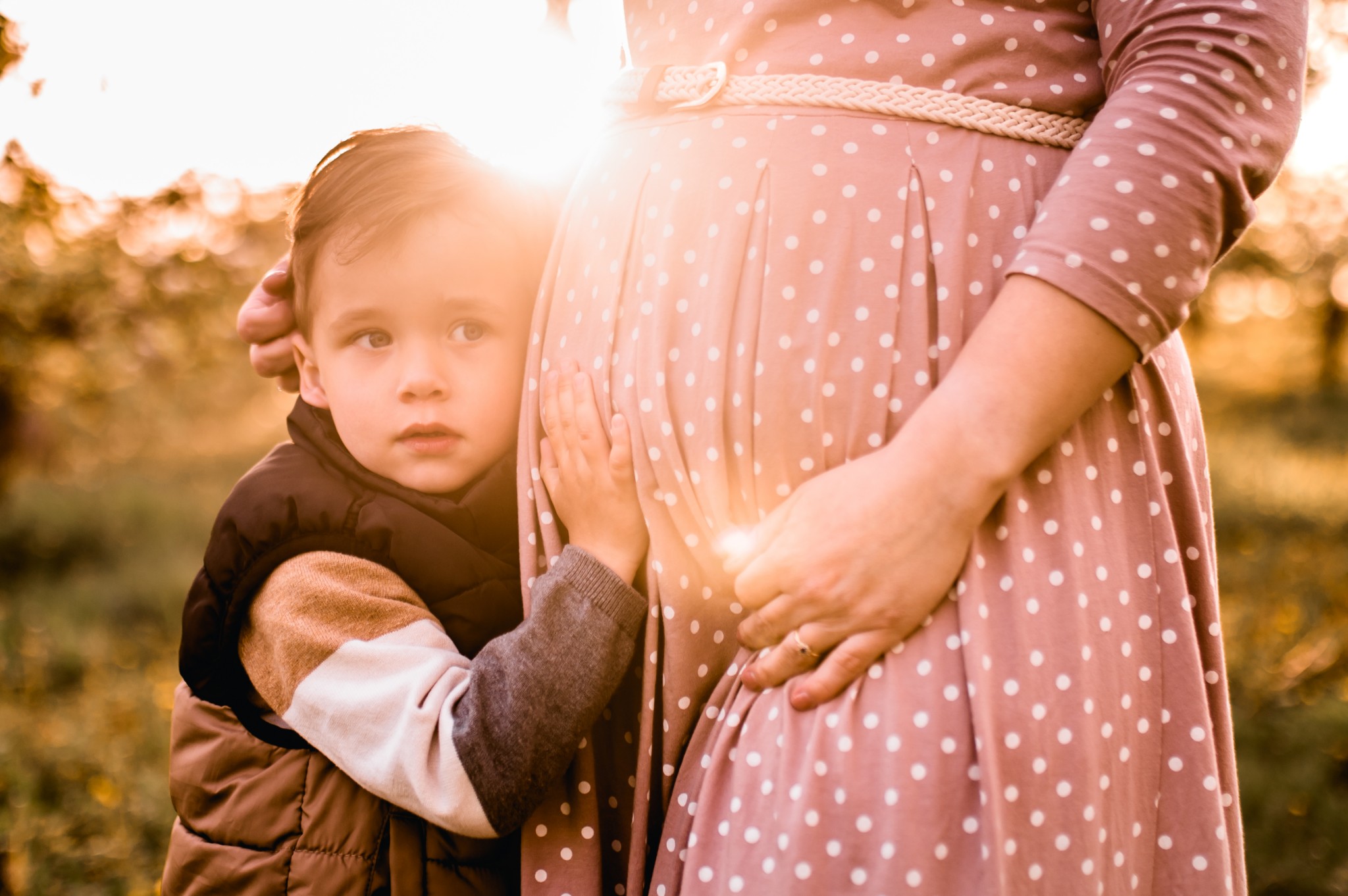 Kwiatowa sesja rodzinna w sadzie - Kostek i rodzice - Starogard Gdański Sesja rodzinna w sadzie 12 05 2022 Marta Trzcinska Fotografia 119 - Kwiatowa sesja rodzinna w sadzie - Kostek i rodzice - Starogard Gdański