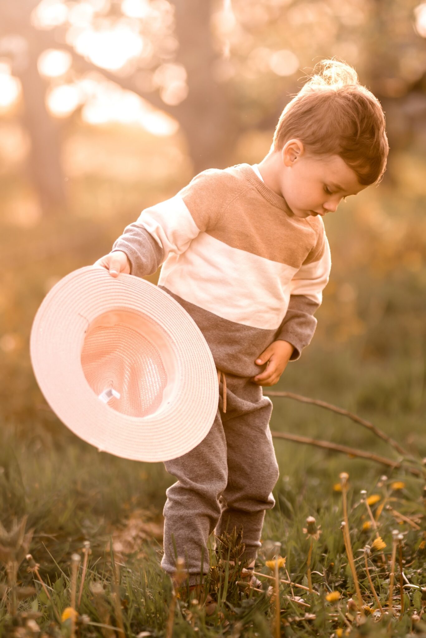Kwiatowa sesja rodzinna w sadzie - Kostek i rodzice - Starogard Gdański Sesja rodzinna w sadzie 12 05 2022 Marta Trzcinska Fotografia 22 scaled - Kwiatowa sesja rodzinna w sadzie - Kostek i rodzice - Starogard Gdański