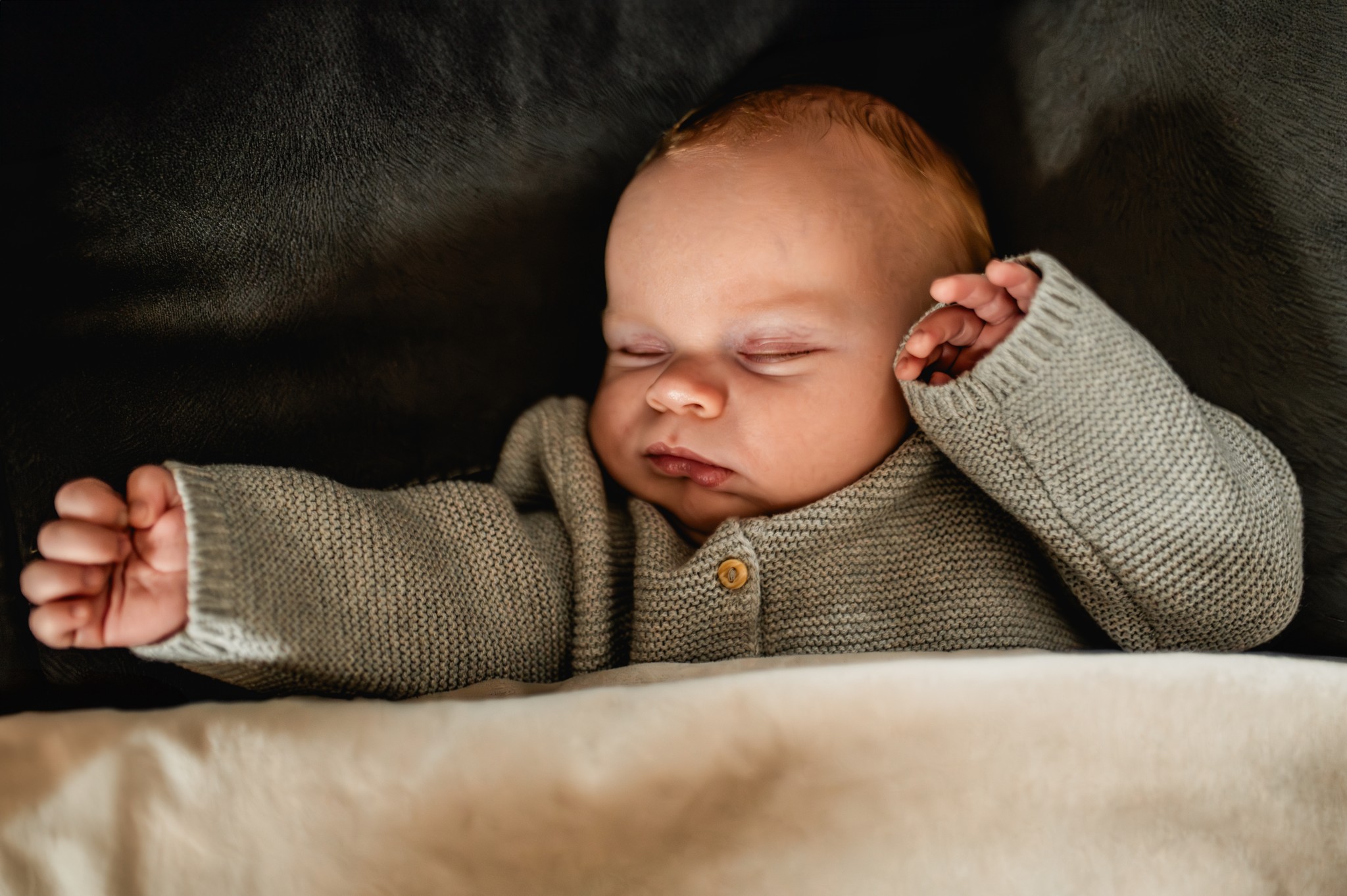 Rodzinna sesja Floriana 01 03 2024 Marta Trzcinska Fotografia 1 - Domowa sesja noworodkowa - Florian i rodzice - Starogard Gdański