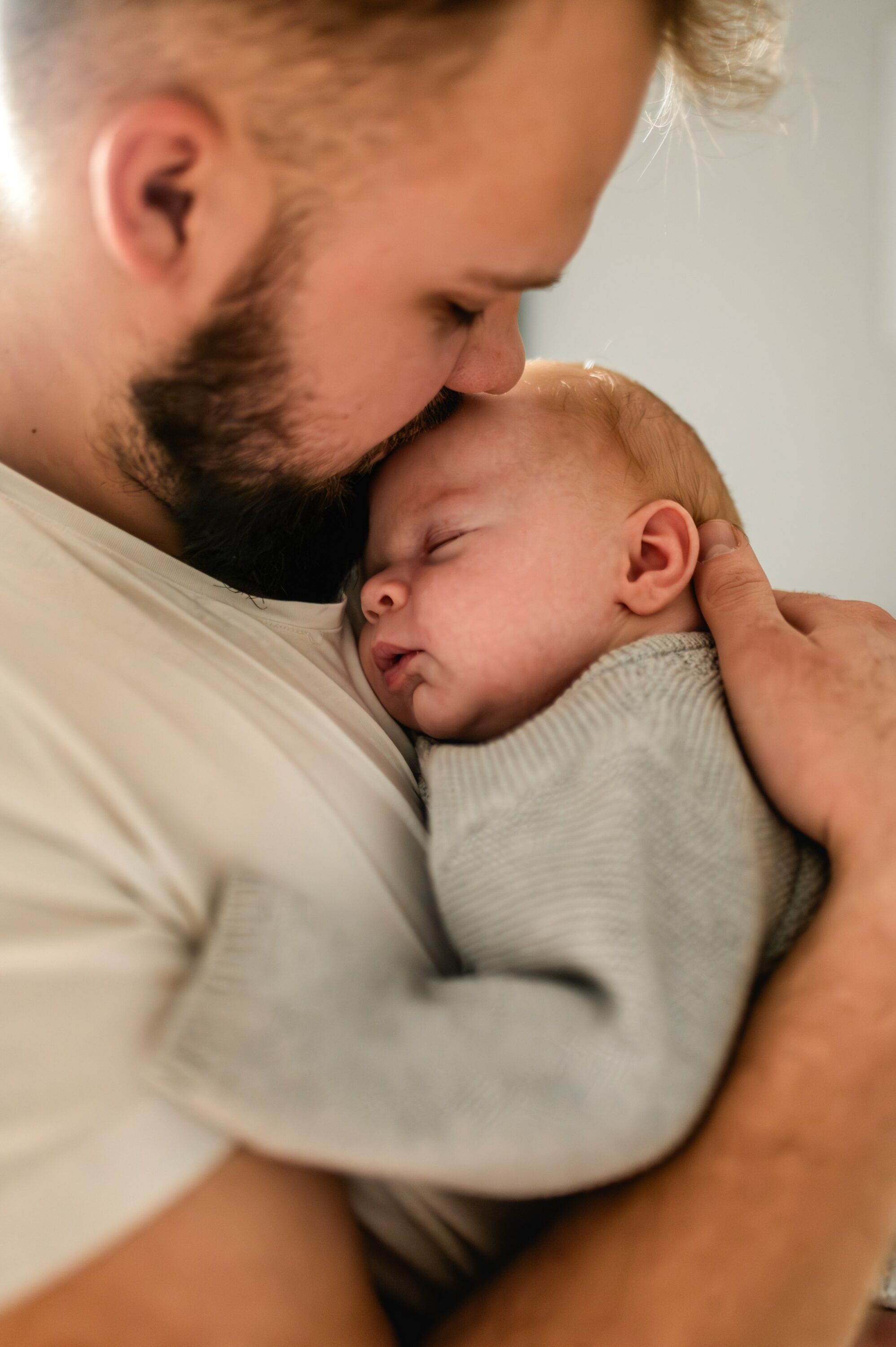 Rodzinna sesja Floriana 01 03 2024 Marta Trzcinska Fotografia 14 1996x3000 - Domowa sesja noworodkowa - Florian i rodzice - Starogard Gdański