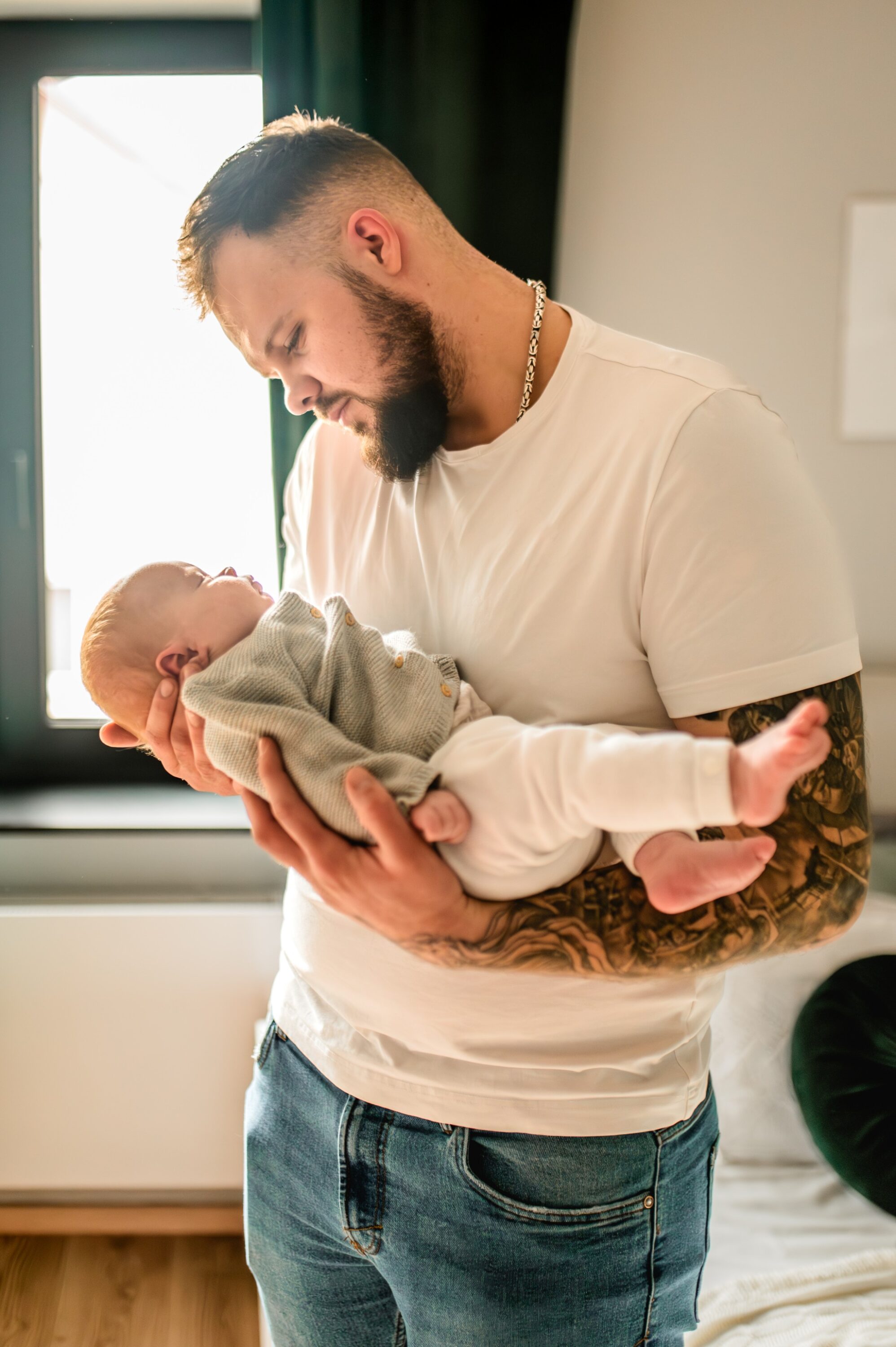 Rodzinna sesja Floriana 01 03 2024 Marta Trzcinska Fotografia 17 1996x3000 - Domowa sesja noworodkowa - Florian i rodzice - Starogard Gdański