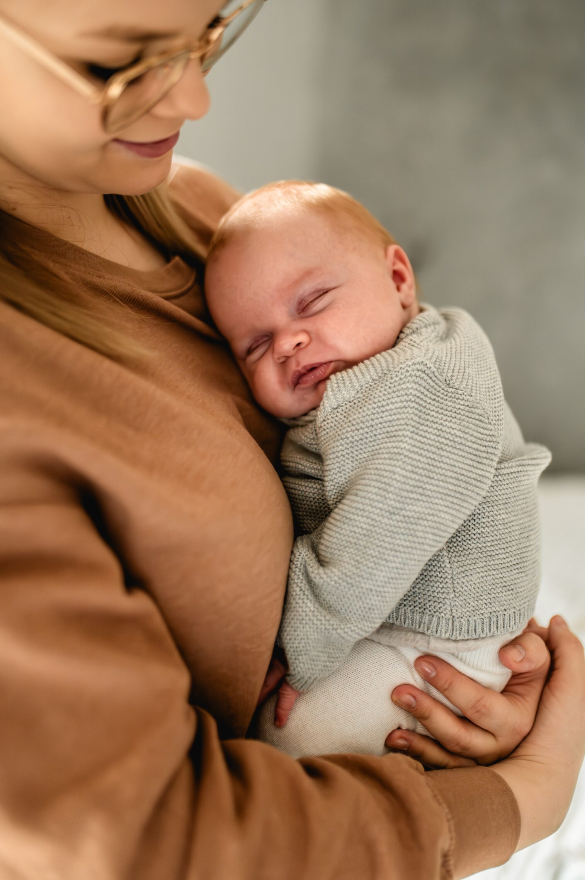 Rodzinna sesja Floriana 01 03 2024 Marta Trzcinska Fotografia 3 1996x3000 - Domowa sesja noworodkowa - Florian i rodzice - Starogard Gdański