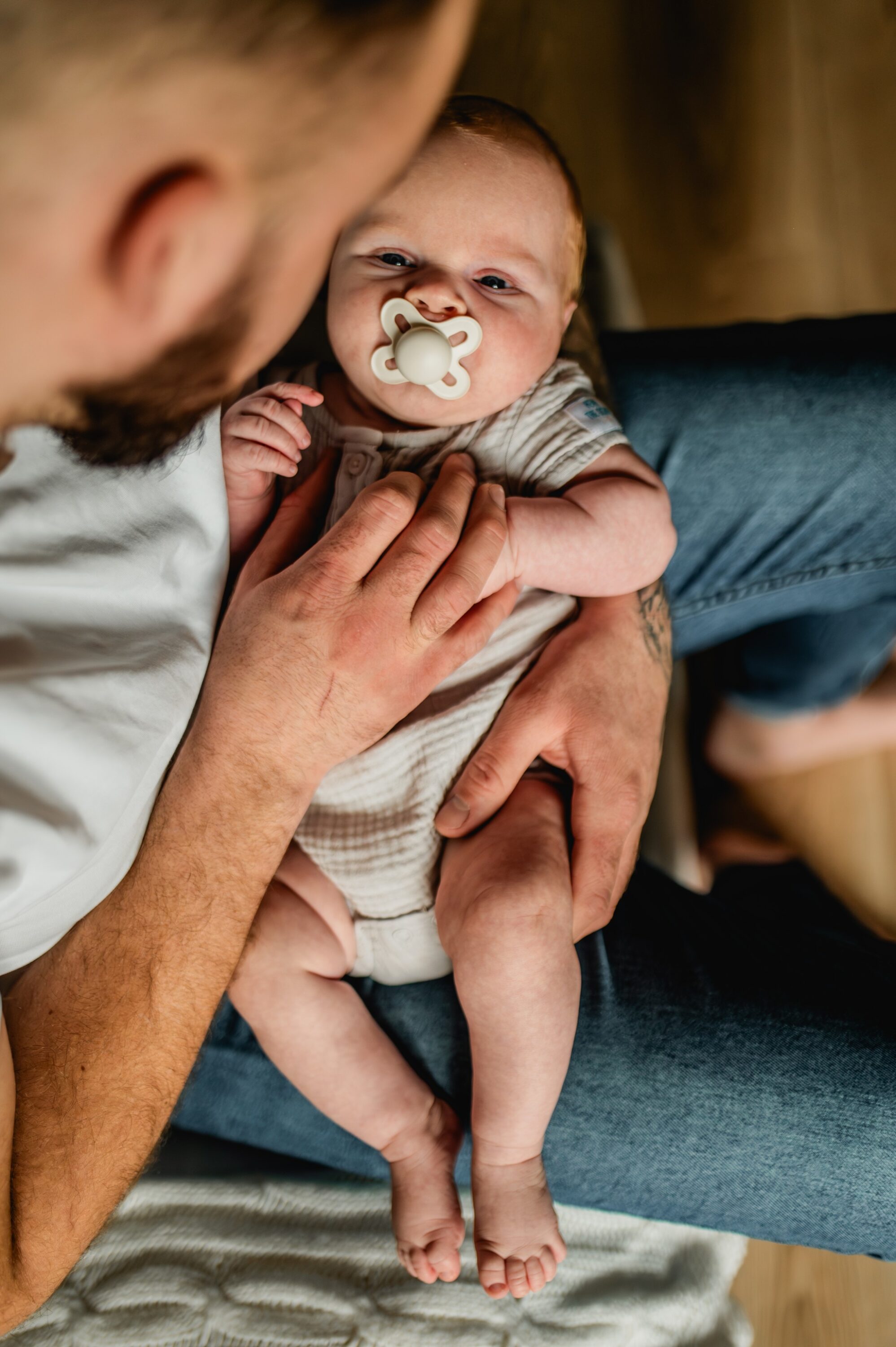 Rodzinna sesja Floriana 01 03 2024 Marta Trzcinska Fotografia 53 1997x3000 - Domowa sesja noworodkowa - Florian i rodzice - Starogard Gdański