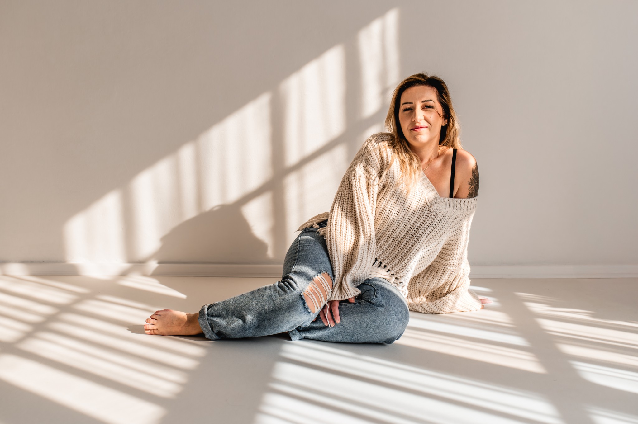 Kobieca sesj w studiu 29 08 2024 Marta Trzcinska Fotografia 2 - Sesja kobieca - dlaczego warto ją zrobić?